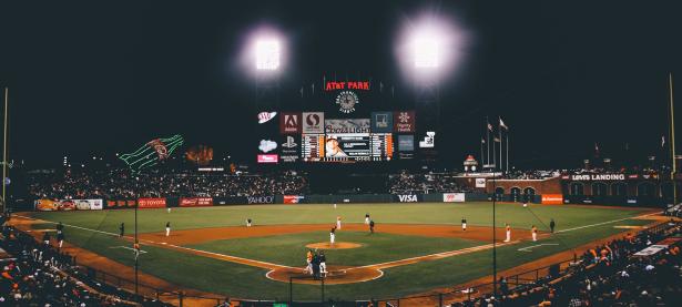 贝林厄姆复出首秀出彩，洛杉矶快船主场血战利雅得新月，豪取7连胜