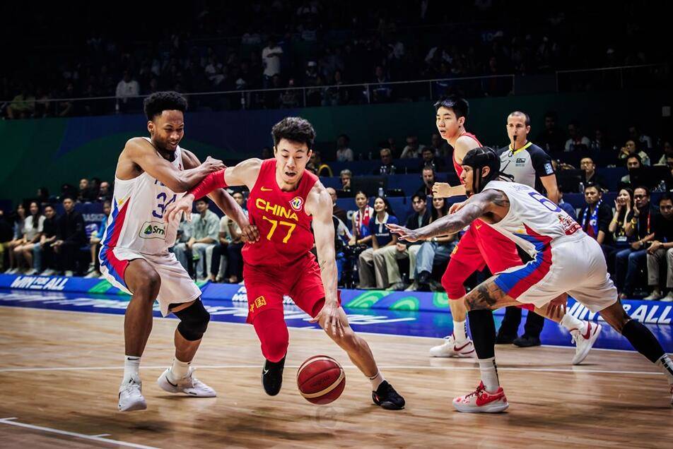  阿扎伦卡迎来七赛季高光表现，法国队球迷沸腾！